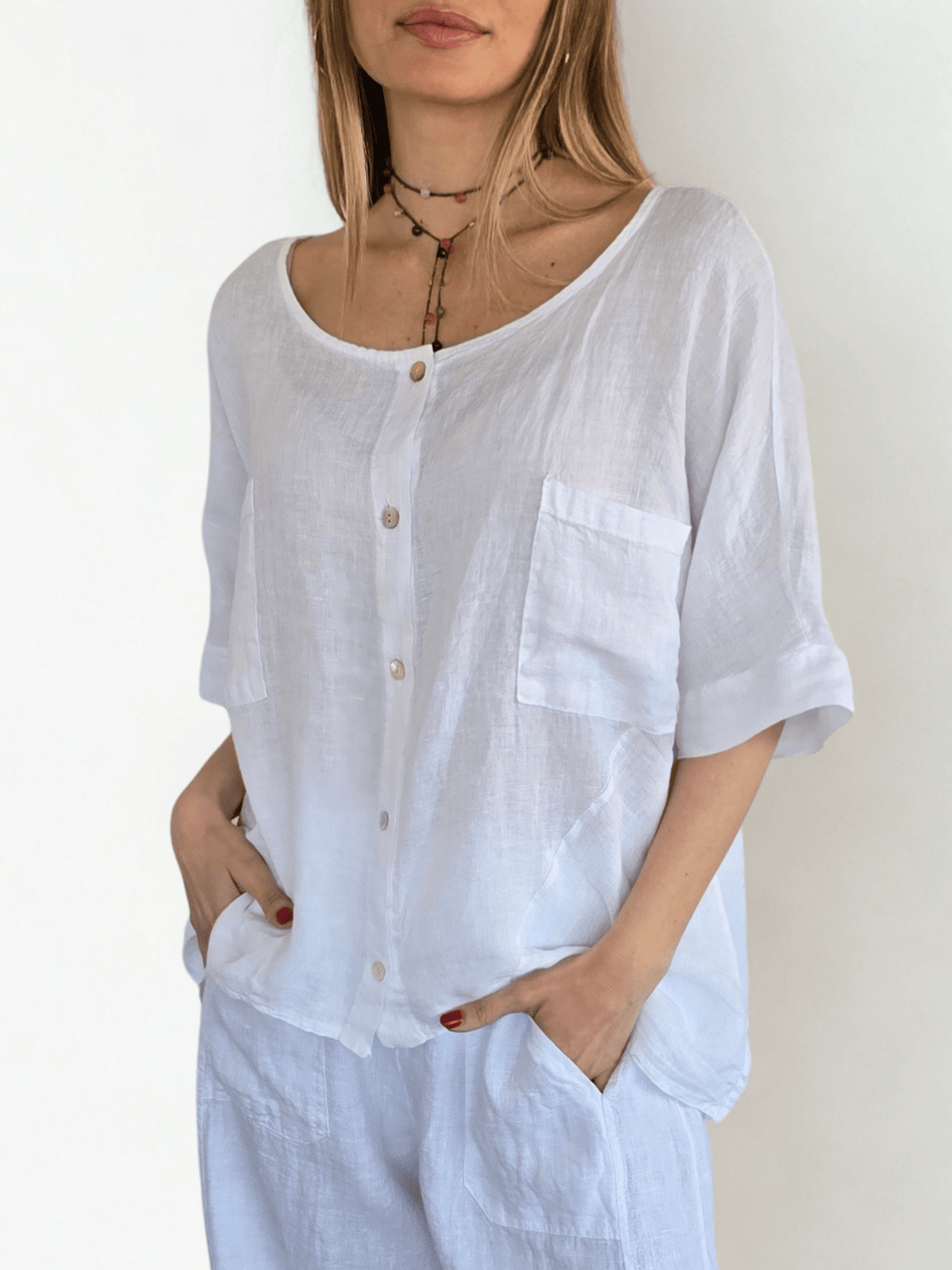 Blusa Italiana 100% Lino dos Bolsillos, color Blanco