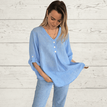 Cargar imagen en el visor de la galería, Blusa con botones en el escote, color Celeste
