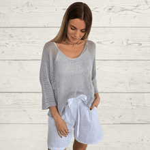 Cargar imagen en el visor de la galería, Sweater Italiano con flores, color gris
