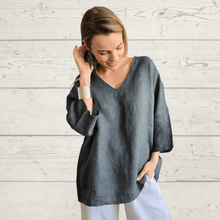 Cargar imagen en el visor de la galería, Blusa de Lino Italiano escote en V, color Gris
