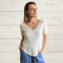 Cargar imagen en el visor de la galería, Polera de hilo, color Blanco Invierno
