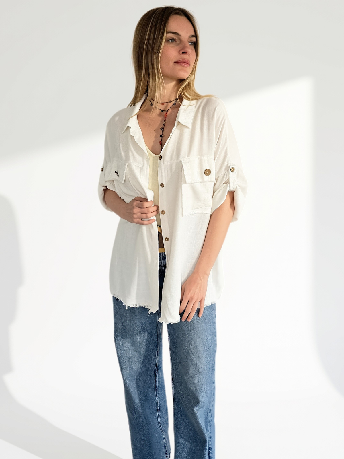 Blusa Bolsillos Desflecados, color Blanco