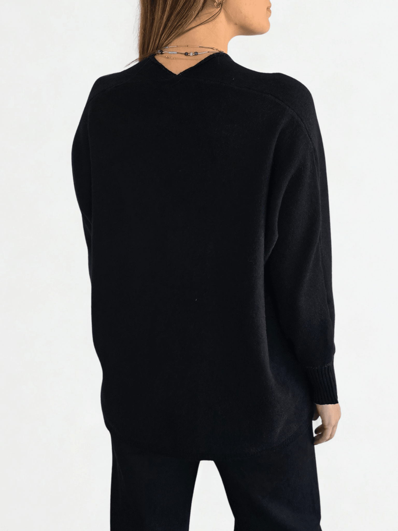 Sweater escote en V con ribete, color Negro