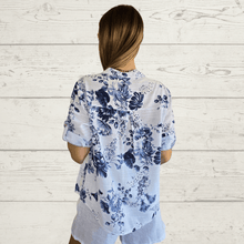 Cargar imagen en el visor de la galería, Blusa Italiana Nápoles, fondo Blanco
