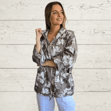 Cargar imagen en el visor de la galería, Chaqueta Italiana estampada, fondo Chocolate
