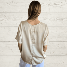 Cargar imagen en el visor de la galería, Blusa con botones en la espalda, color Beige
