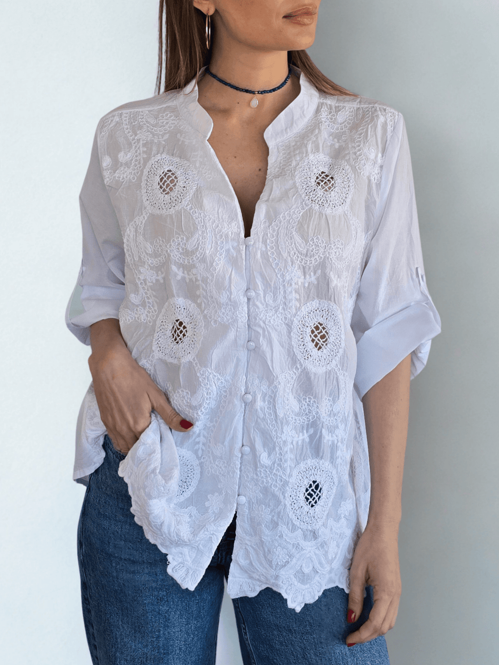 Blusa Bordada escote en V, color Blanco