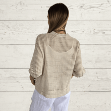 Cargar imagen en el visor de la galería, Chaqueta Bomber Italiana crochet, color Beige
