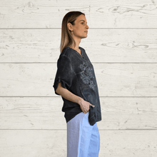 Cargar imagen en el visor de la galería, Blusa Bordada Teñida, color Gris
