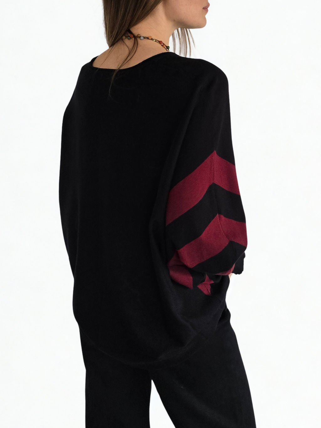 Sweater Mangas Rayadas, color Negro con Burdeo