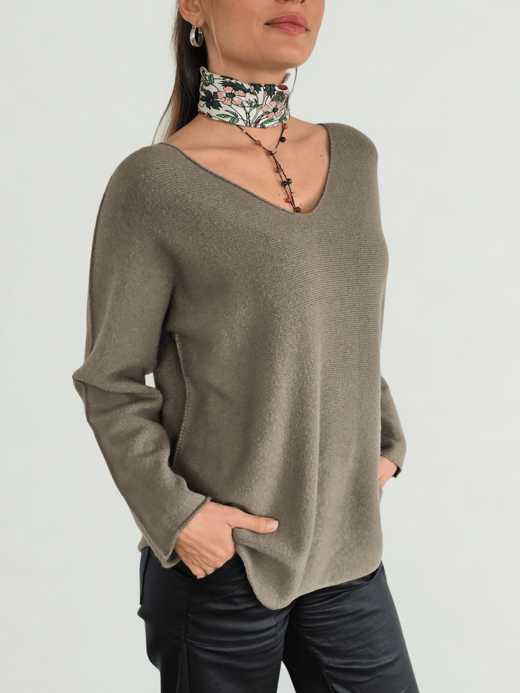 Sweater Italiano Escote en V, color Tostado