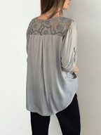 Blusa Italiana Macramé con Polera, color Taupe