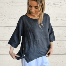 Cargar imagen en el visor de la galería, Blusa 100% Lino Italiano con botones a los lados, color Gris
