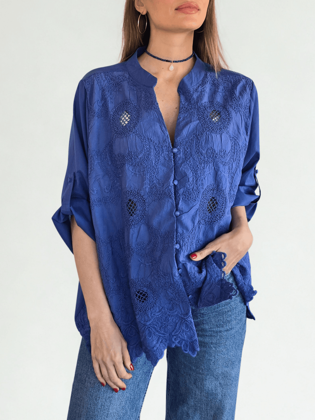 Blusa Bordada escote en V, color Azul