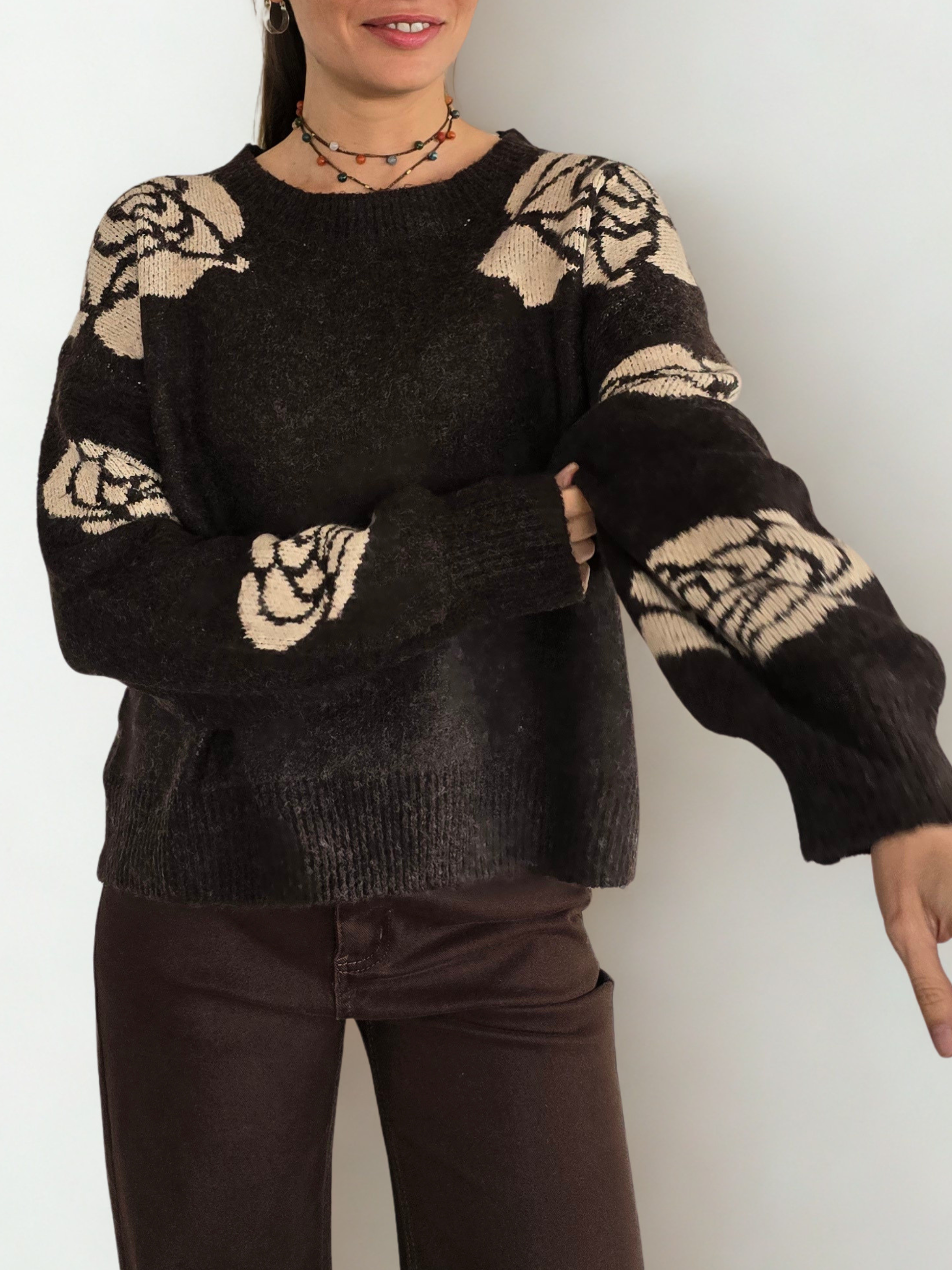Sweater Flores en las Mangas, color Café