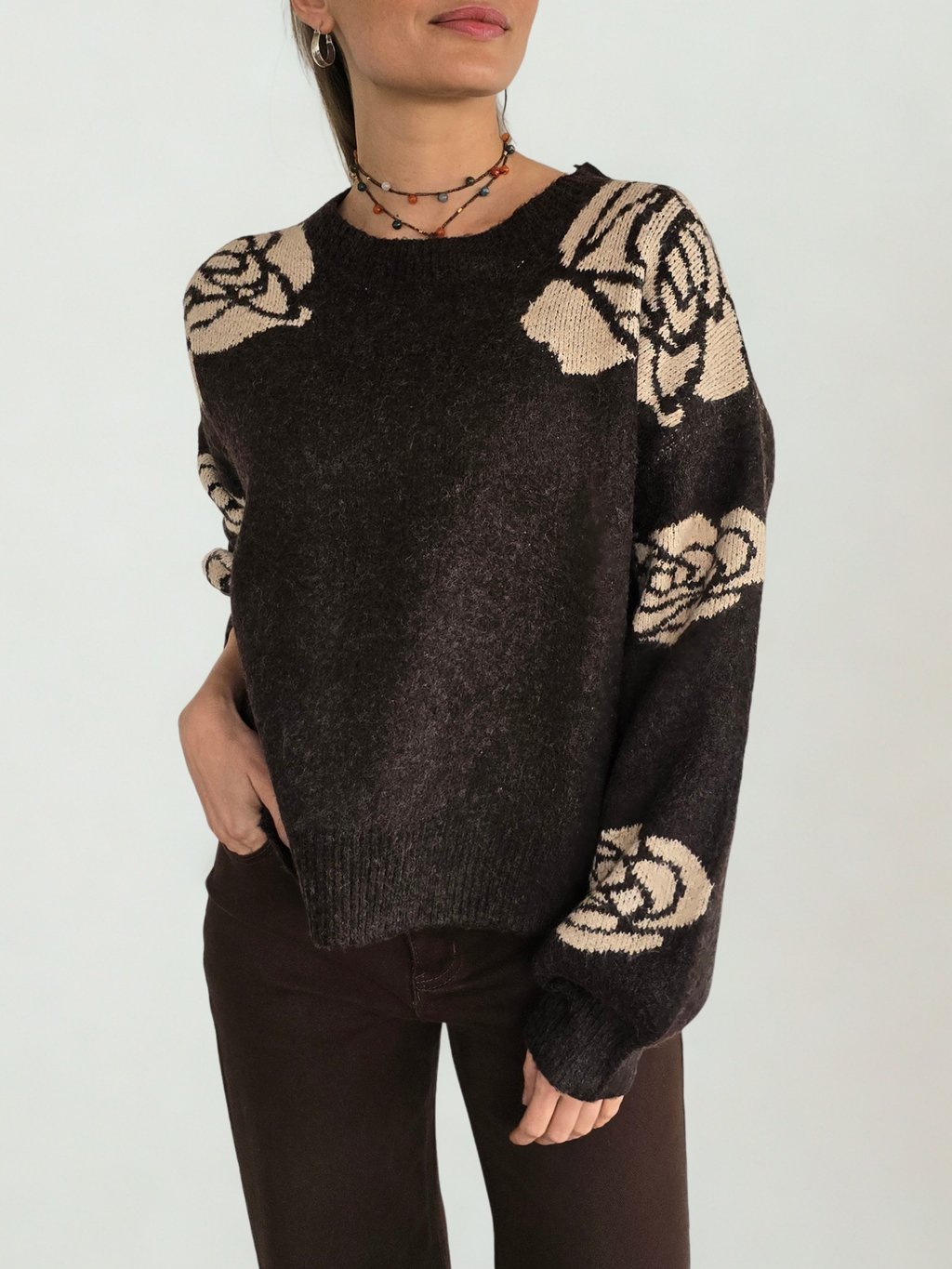 Sweater Flores en las Mangas, color Café
