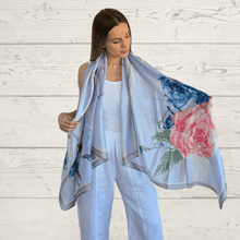 Cargar imagen en el visor de la galería, Pañuelo estampado, fondo Celeste
