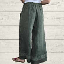 Cargar imagen en el visor de la galería, Pantalón 100% Lino Italiano basta bordada, color Verde
