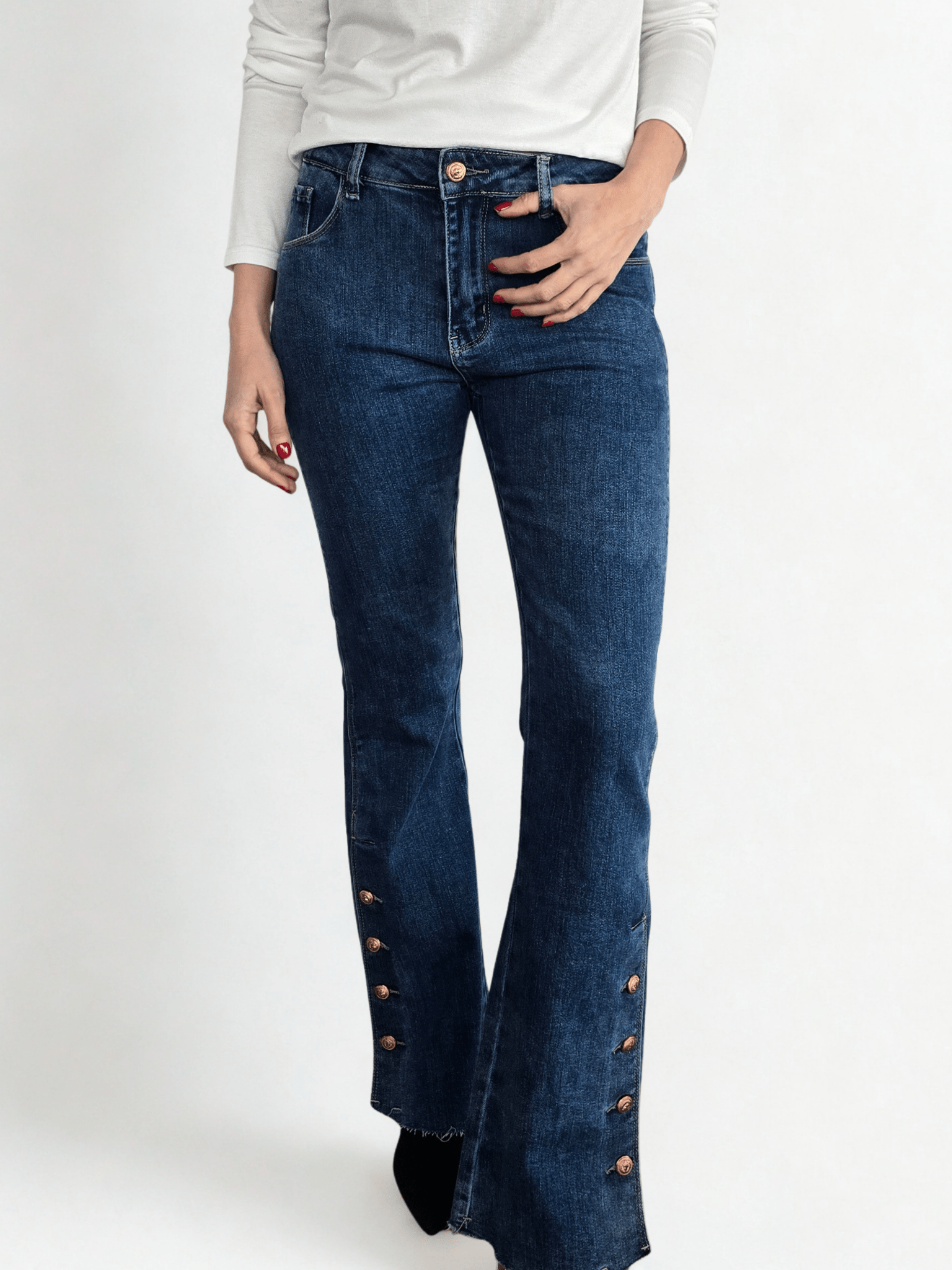 Pantalón Jeans con botones dorados, color azul jeans