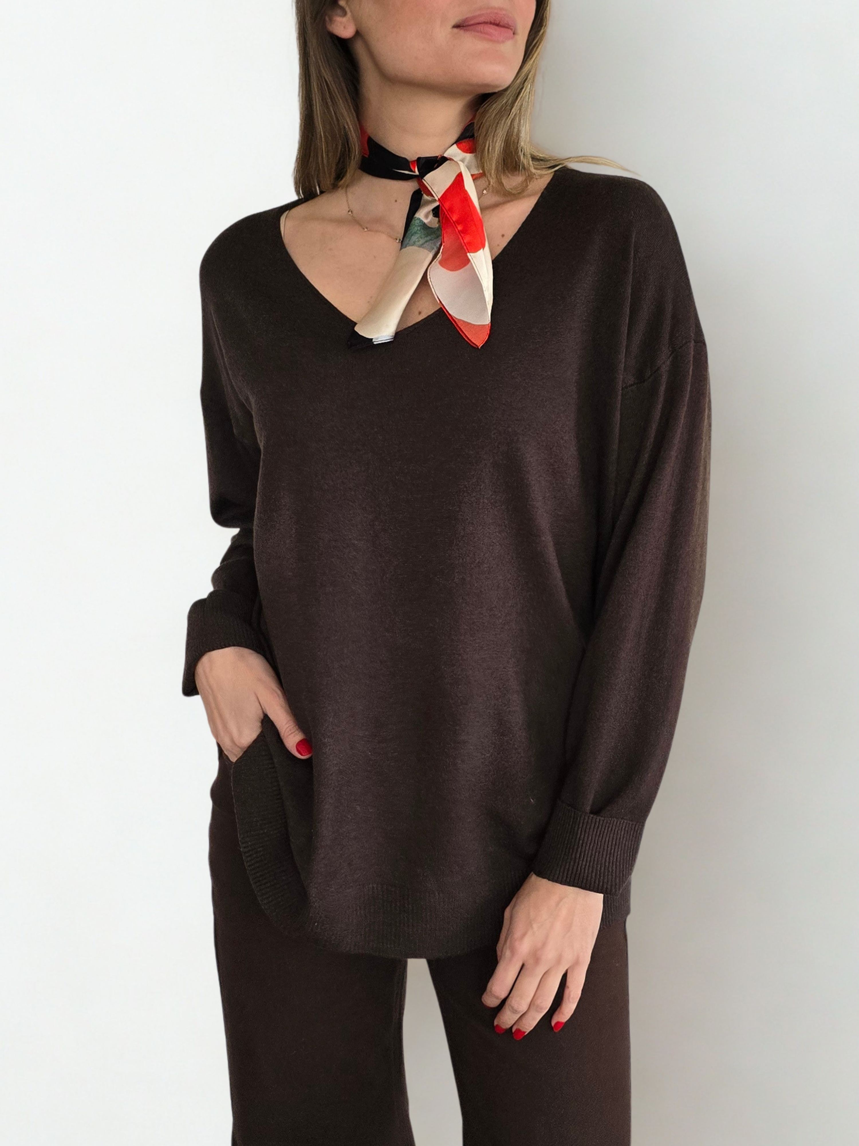 Sweater Escote en V, color Chocolate