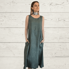 Cargar imagen en el visor de la galería, Vestido de Lino Italiano basta desflecada, color Verde Musgo

