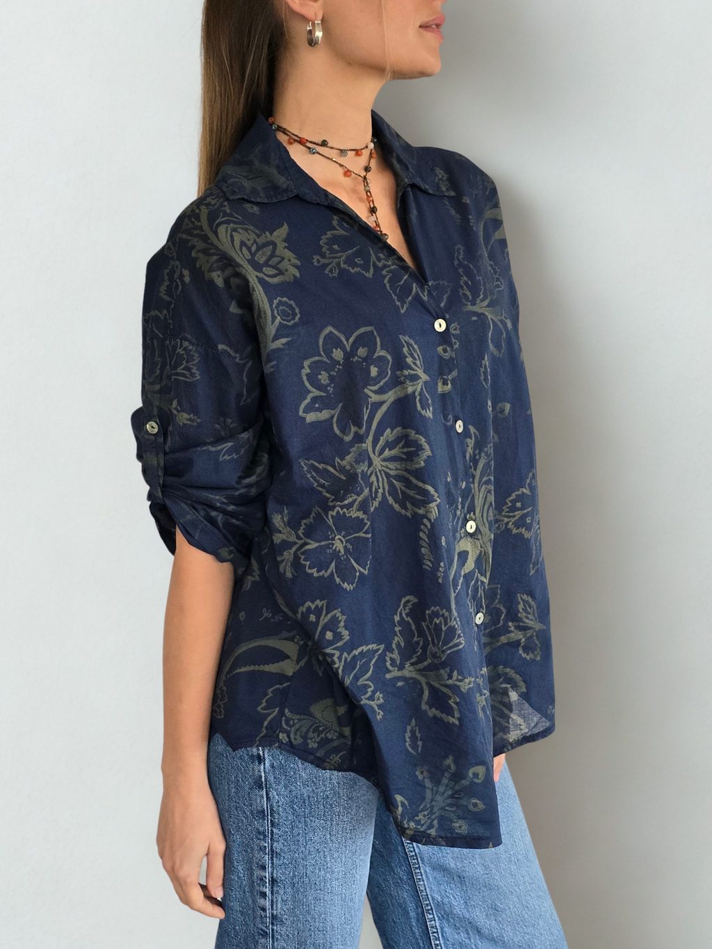Blusa Italiana Estampada, fondo Azul Marino