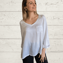 Cargar imagen en el visor de la galería, Blusa ancha escote en V, color Blanco
