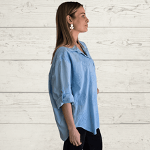 Cargar imagen en el visor de la galería, Blusa Italiana Bordada con flores, color Celeste
