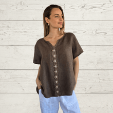 Cargar imagen en el visor de la galería, Blusa 100% Lino Italiano Bordada, color Chocolate
