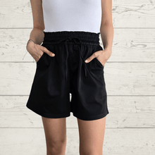 Cargar imagen en el visor de la galería, Short Jeans, color Negro
