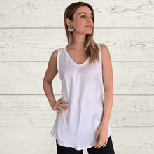 Cargar imagen en el visor de la galería, Blusa Italiana sin mangas, color Blanco
