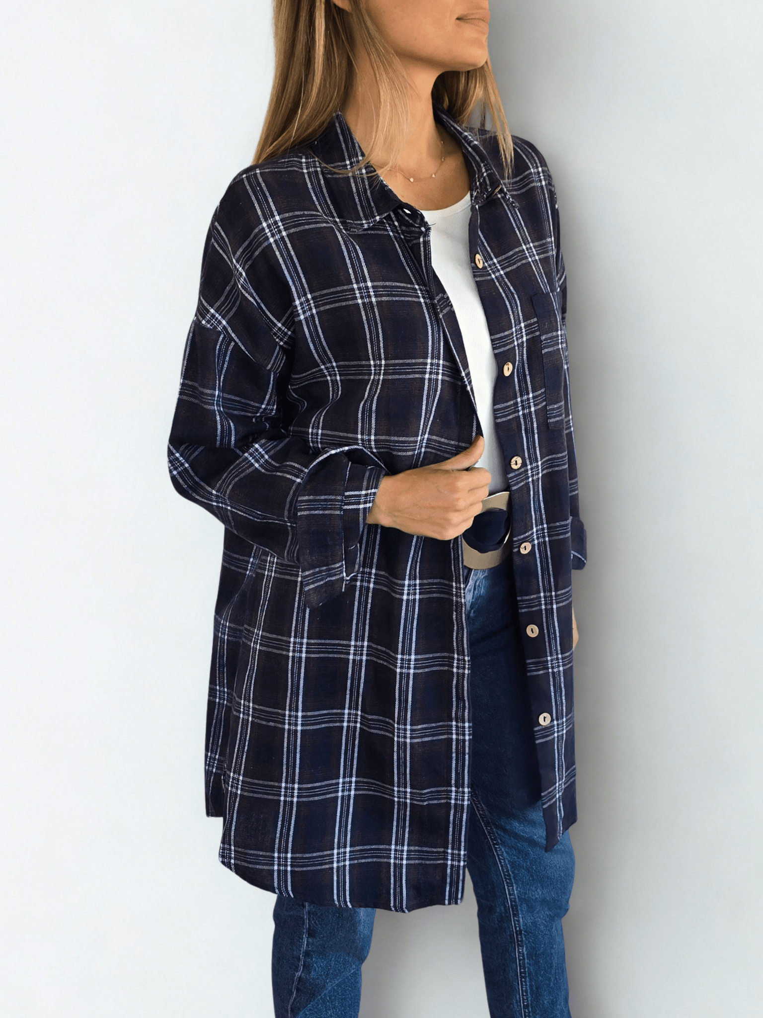 Blusa Escocesa, fondo Azul Marino