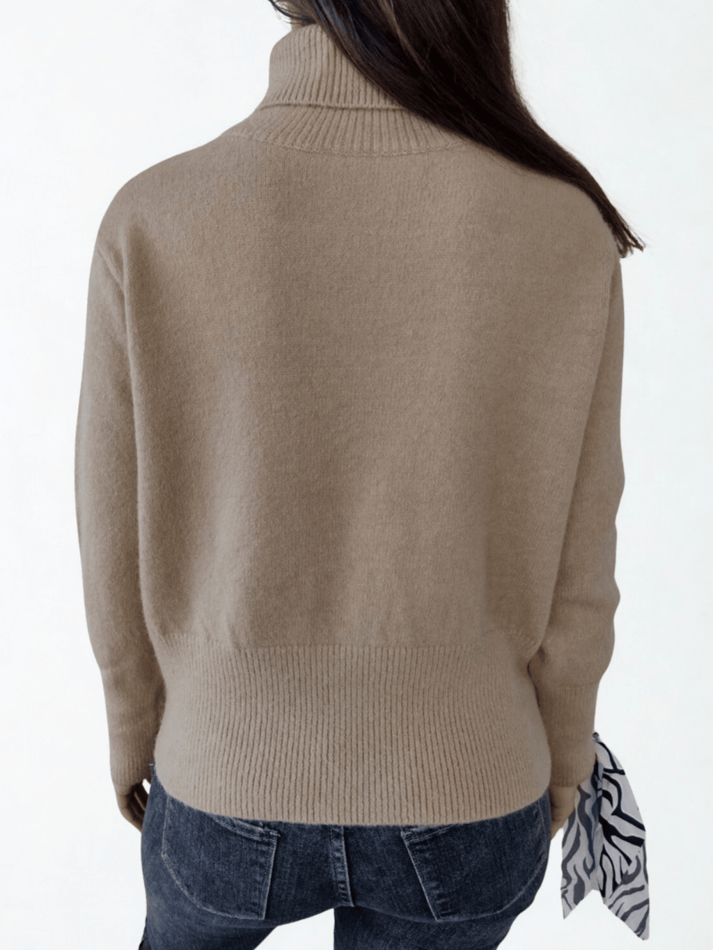 Sweater grueso cuello subido , color camel