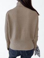 Sweater grueso cuello subido , color camel