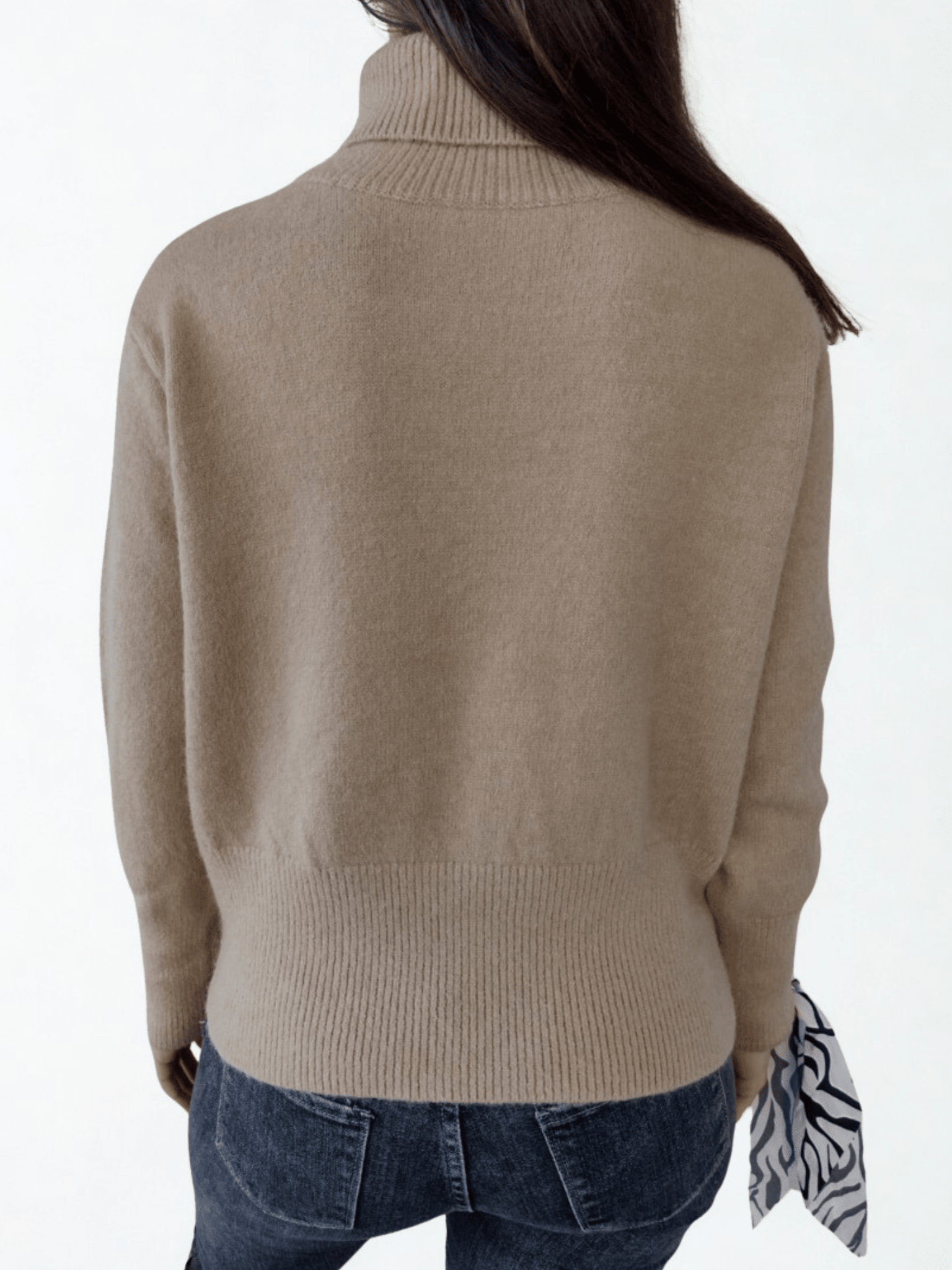 Sweater grueso cuello subido , color camel