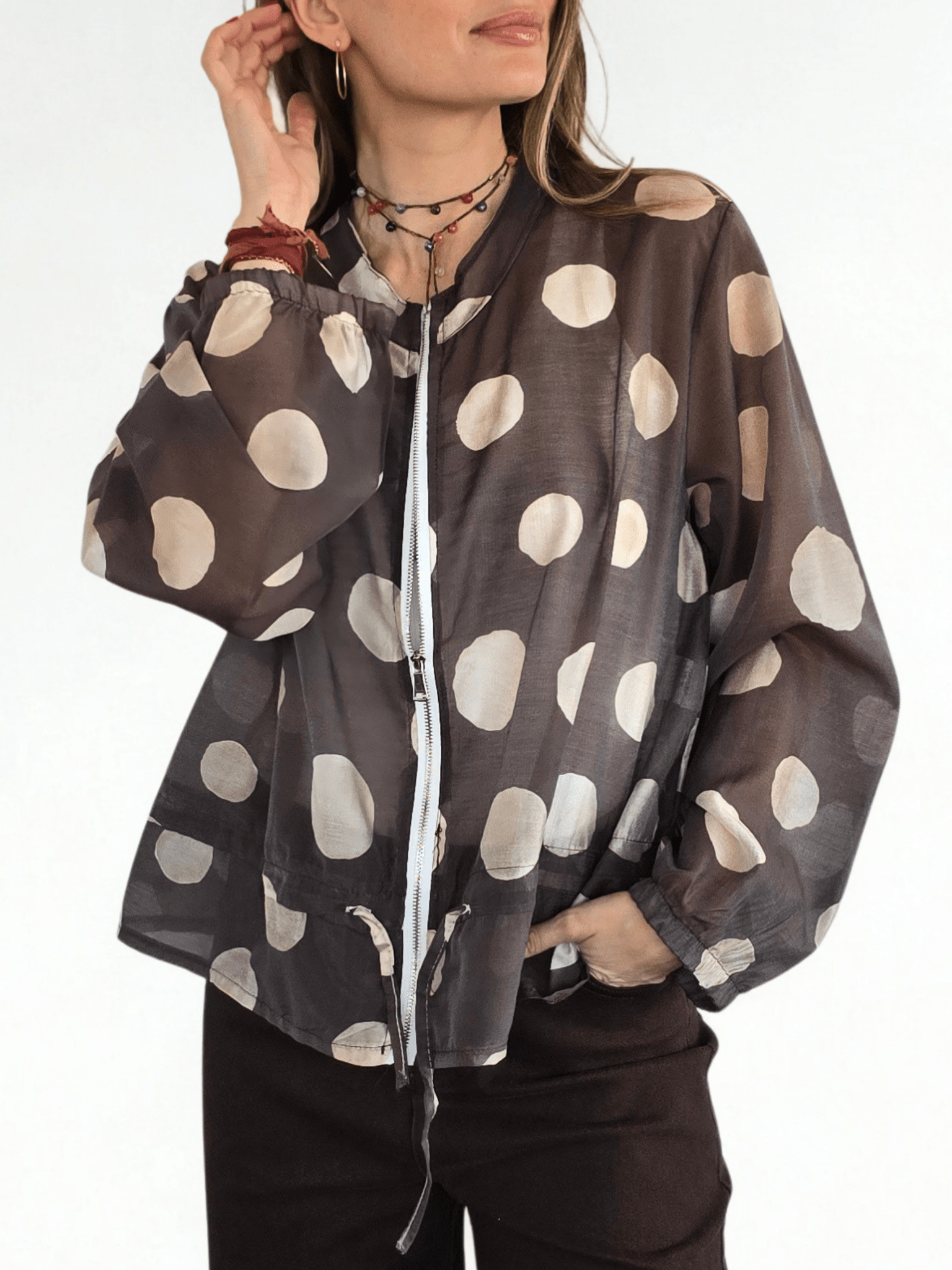 Chaqueta Italiana Lunares, fondo chocolate