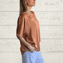 Cargar imagen en el visor de la galería, Blusa con botones en la espalda, color Terracota
