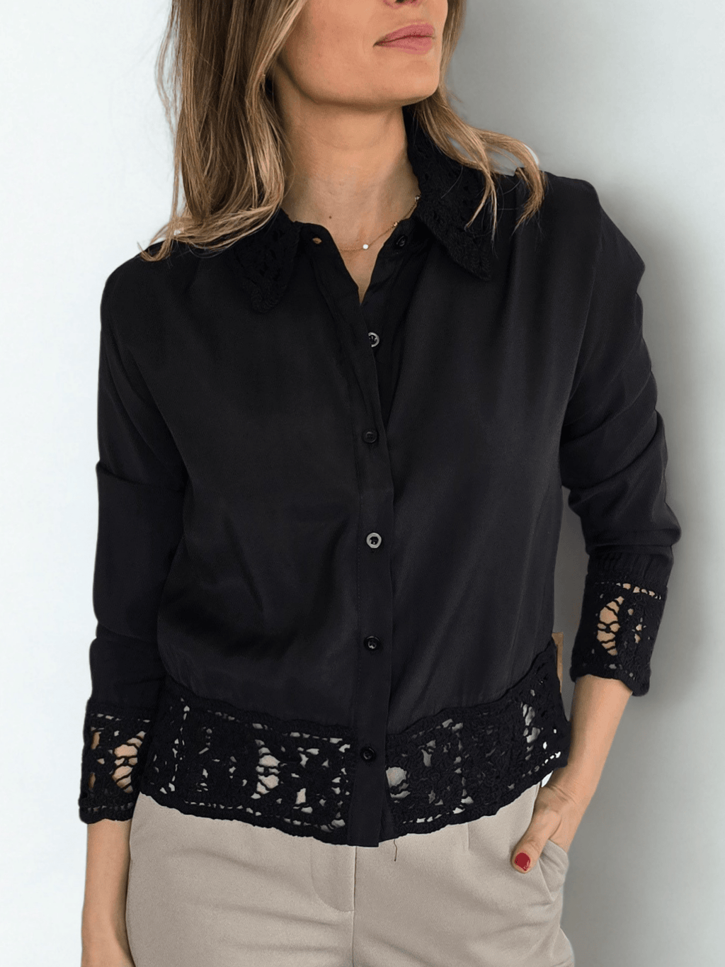 Blusa con Macramé, color Negro