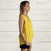 Cargar imagen en el visor de la galería, Blusa Italiana un botón , color oro
