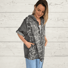 Cargar imagen en el visor de la galería, Chaqueta Bordada, color Gris
