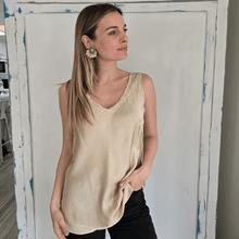 Cargar imagen en el visor de la galería, Blusa Italiana sin mangas, color Beige
