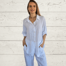 Cargar imagen en el visor de la galería, Blusa 100% Lino rayada, fondo Blanco
