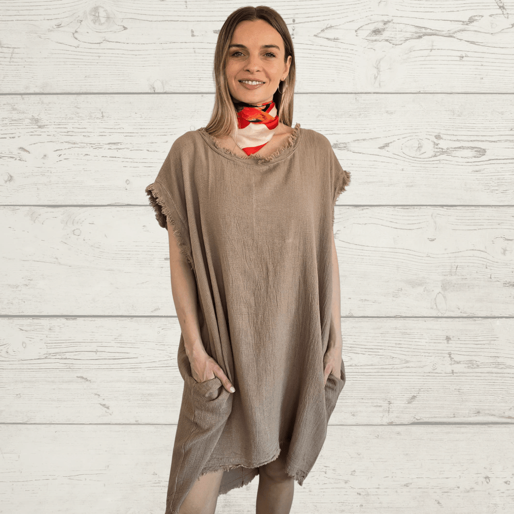 Vestido Italiano ancho desflecado, color Camel