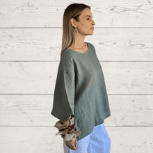 Cargar imagen en el visor de la galería, Blusa de Lino Italiano un bolsillo, color Verde
