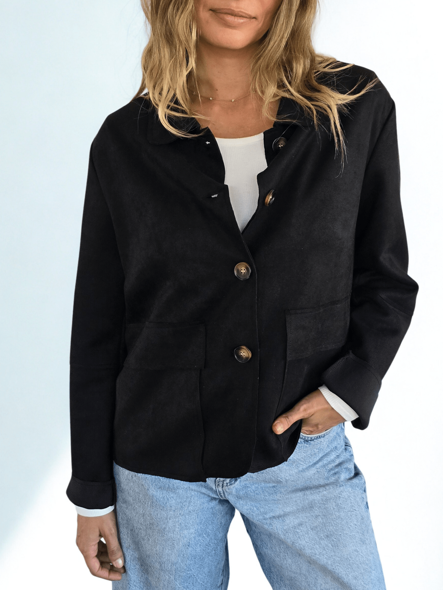 Chaqueta corta tipo Gamuza, color Negro