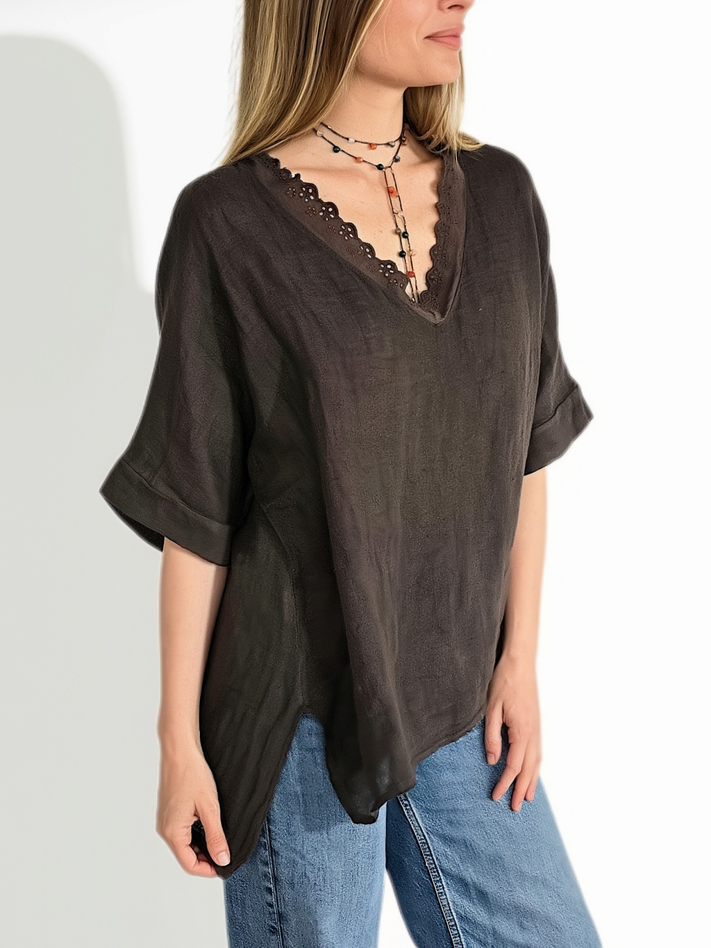 Blusa Italiana Escote Bordado, color Chocolate