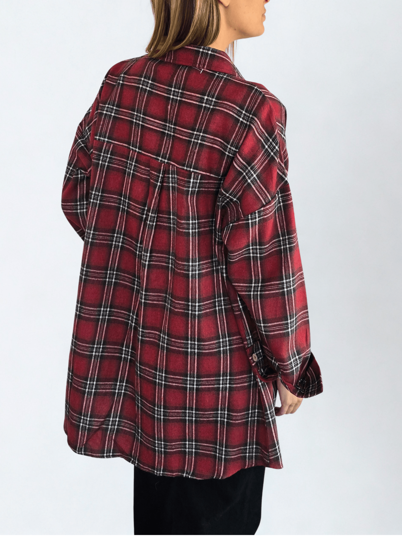 Blusa Escocesa, fondo Burdeo