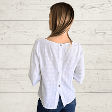 Cargar imagen en el visor de la galería, Blusa Italina con botones en la espalda, color Blanco
