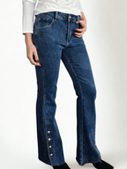 Pantalón Jeans con botones dorados, color azul jeans
