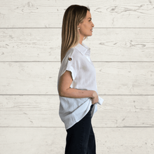 Cargar imagen en el visor de la galería, Blusa botón hombro, color Blanco
